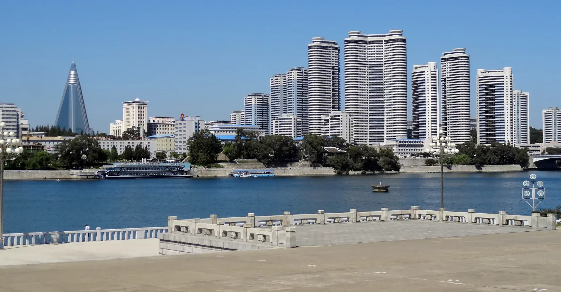 Экскурсионный тур в столицу КНДР Пхеньян + горный кластер Мёхян