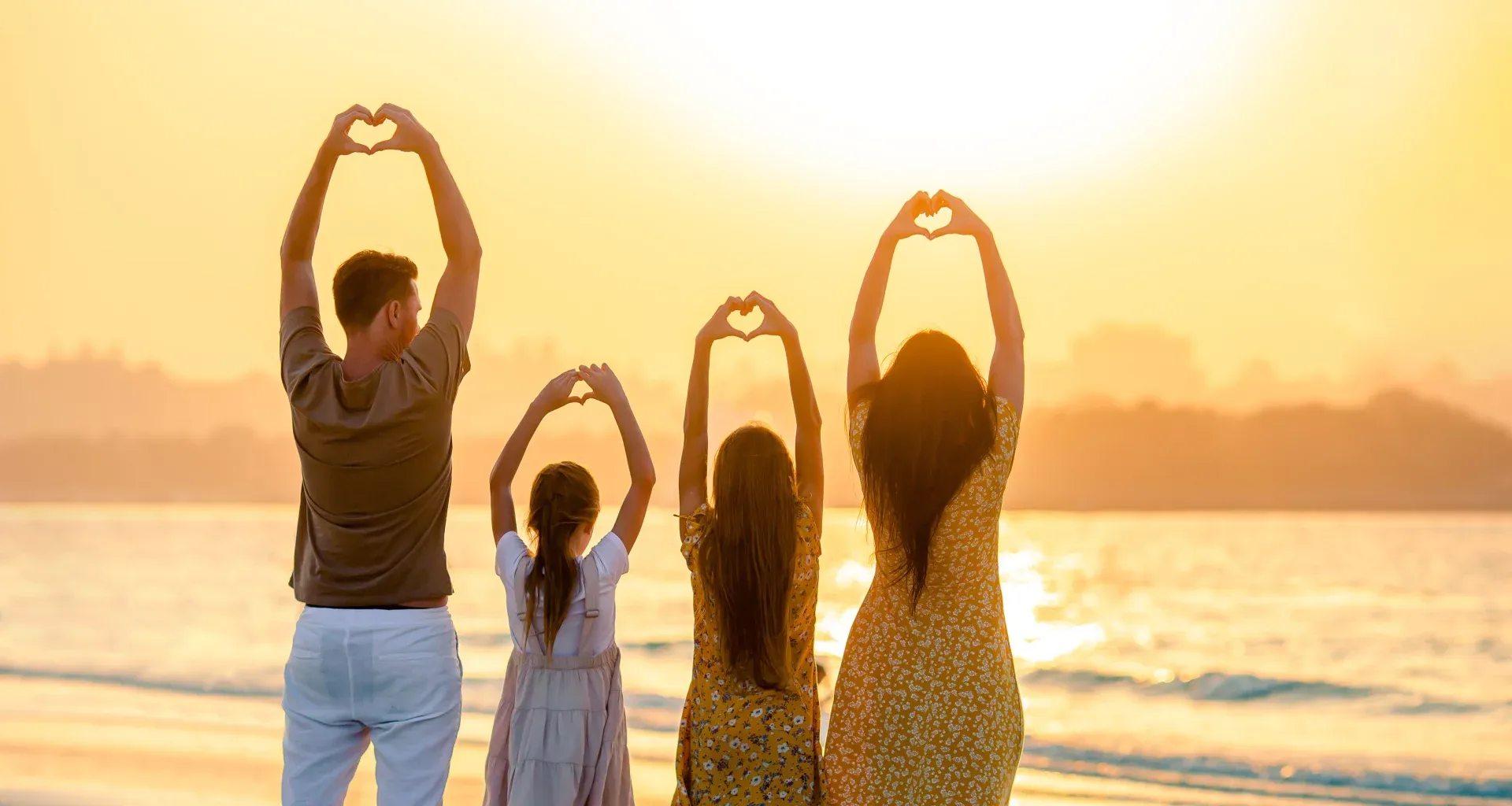 Куда поехать на майские праздники 2026: готовые идеи и цены